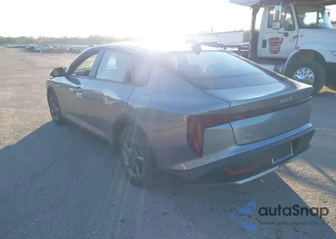 2025 Kia K4 Lxs из США, поврежденный, VIN 3KPFT4DE1SE107535